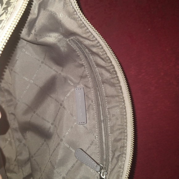 Michael kors purse - Picture 5 of 5